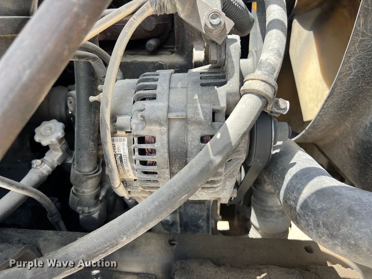 image for item LU9955 2003 International  5600i ready mix truck