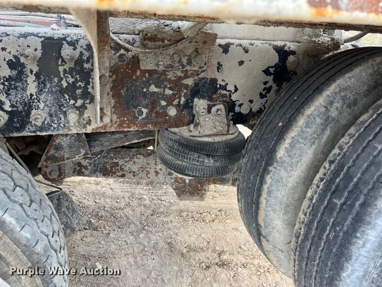 image for item LU9955 2003 International  5600i ready mix truck