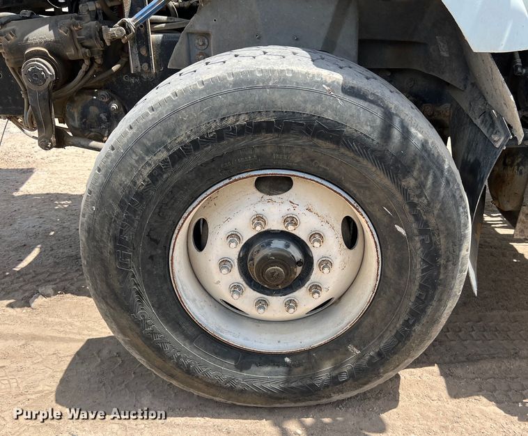 image for item LU9955 2003 International  5600i ready mix truck