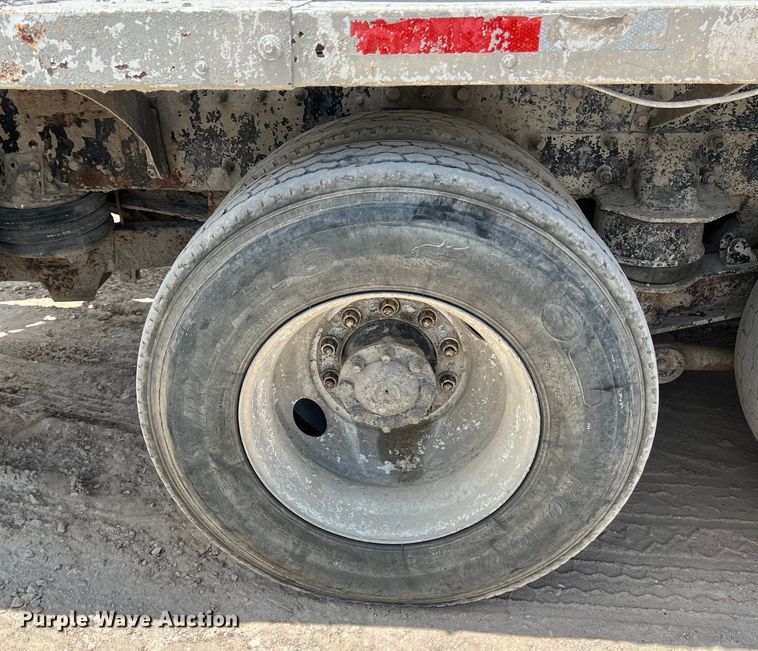 image for item LU9955 2003 International  5600i ready mix truck