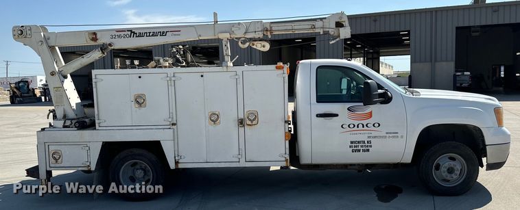 image for item MV9049 2007 GMC Sierra 3500HD utility bed pickup truck