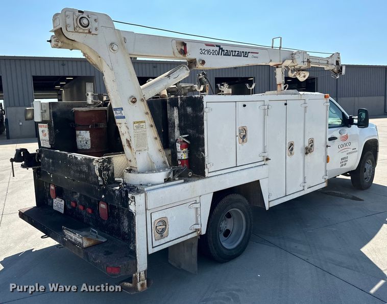 image for item MV9049 2007 GMC Sierra 3500HD utility bed pickup truck