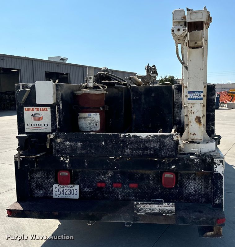 image for item MV9049 2007 GMC Sierra 3500HD utility bed pickup truck