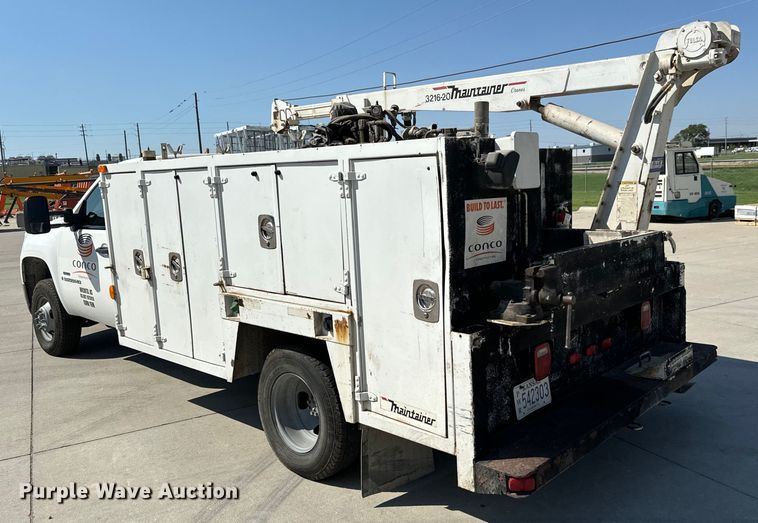 image for item MV9049 2007 GMC Sierra 3500HD utility bed pickup truck