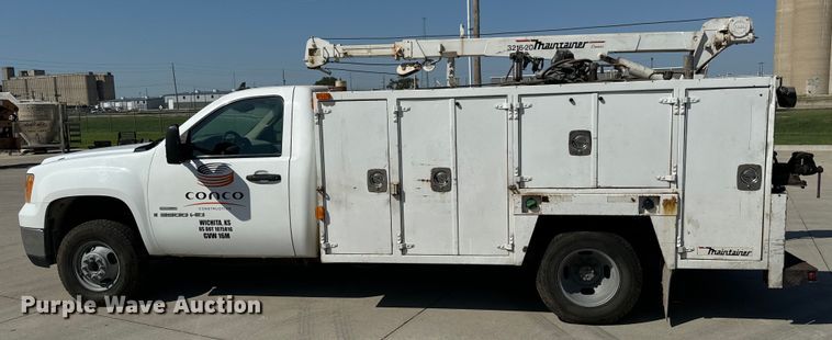 image for item MV9049 2007 GMC Sierra 3500HD utility bed pickup truck