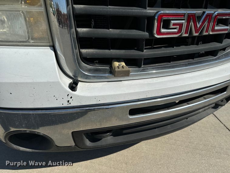 image for item MV9049 2007 GMC Sierra 3500HD utility bed pickup truck