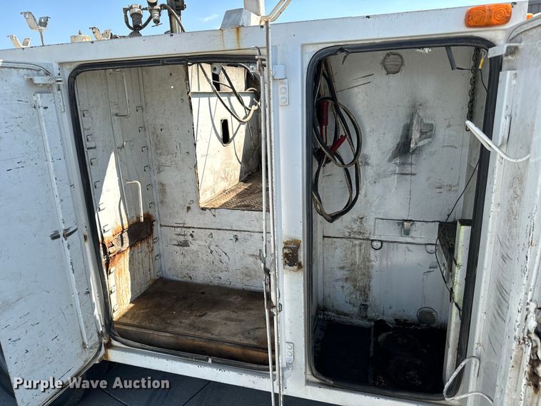 image for item MV9049 2007 GMC Sierra 3500HD utility bed pickup truck