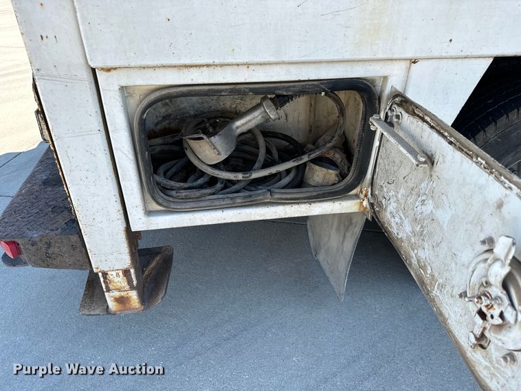 image for item MV9049 2007 GMC Sierra 3500HD utility bed pickup truck