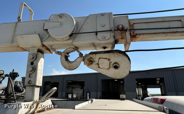 image for item MV9049 2007 GMC Sierra 3500HD utility bed pickup truck