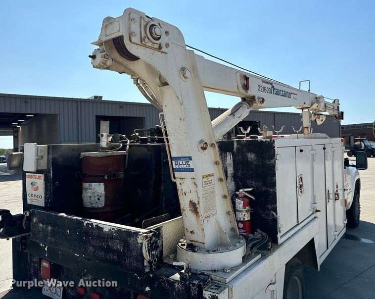 image for item MV9049 2007 GMC Sierra 3500HD utility bed pickup truck