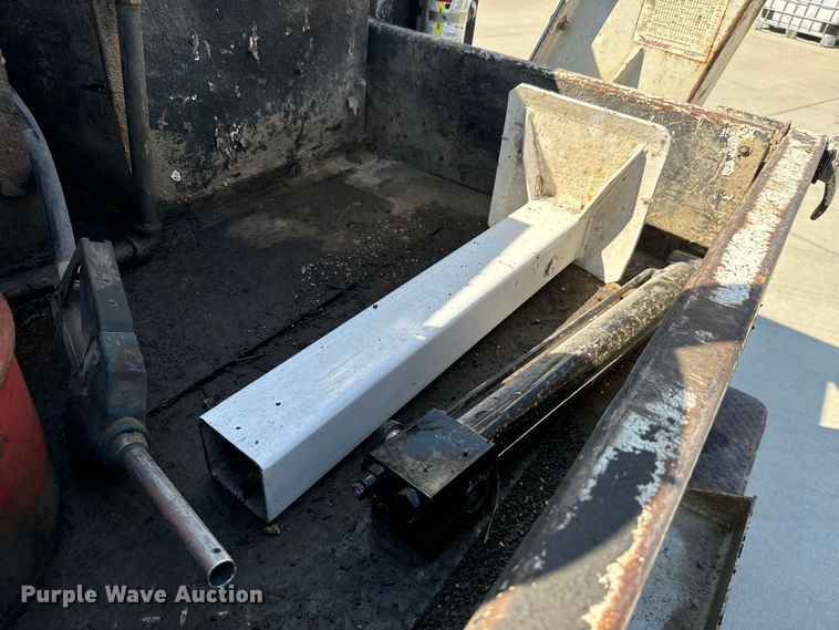 image for item MV9049 2007 GMC Sierra 3500HD utility bed pickup truck