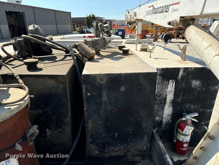 image for item MV9049 2007 GMC Sierra 3500HD utility bed pickup truck