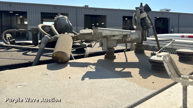 image for item MV9049 2007 GMC Sierra 3500HD utility bed pickup truck