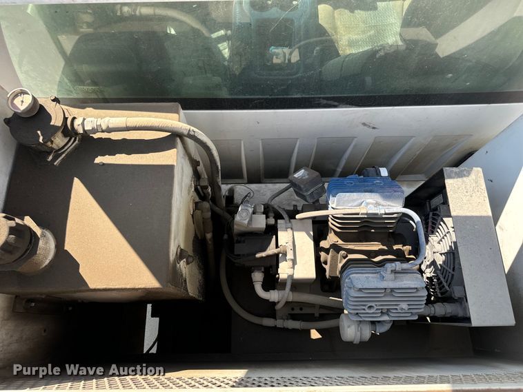 image for item MV9049 2007 GMC Sierra 3500HD utility bed pickup truck