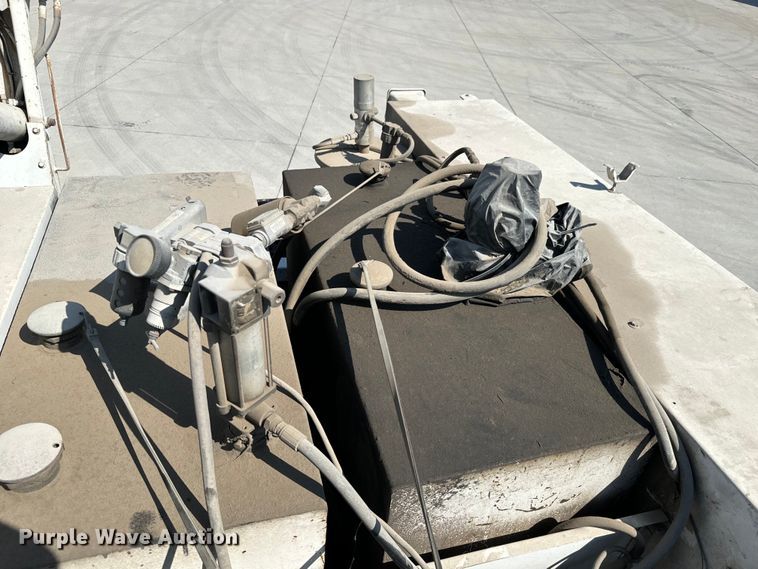 image for item MV9049 2007 GMC Sierra 3500HD utility bed pickup truck