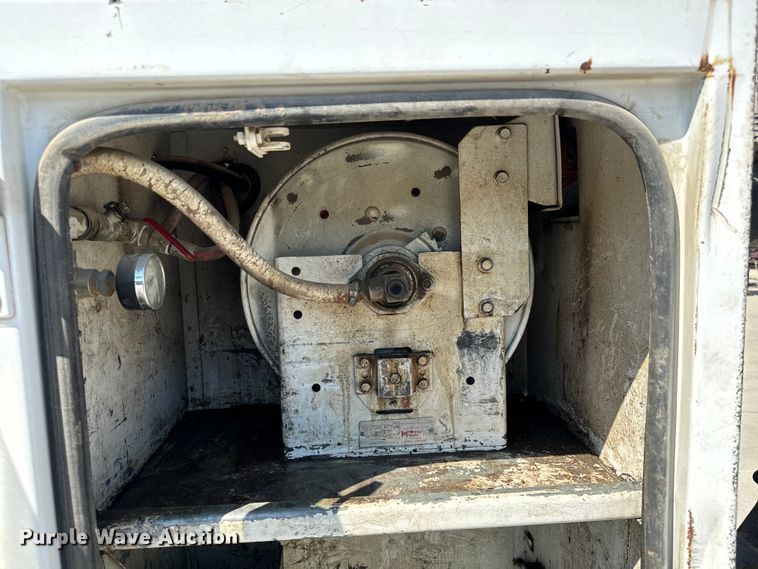 image for item MV9049 2007 GMC Sierra 3500HD utility bed pickup truck