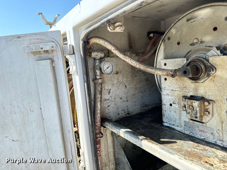 image for item MV9049 2007 GMC Sierra 3500HD utility bed pickup truck