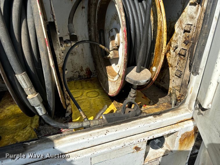 image for item MV9049 2007 GMC Sierra 3500HD utility bed pickup truck