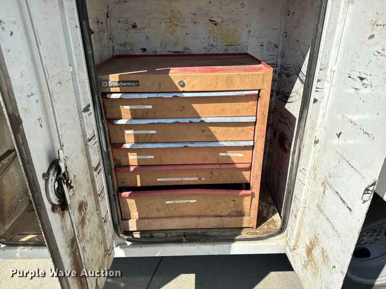 image for item MV9049 2007 GMC Sierra 3500HD utility bed pickup truck