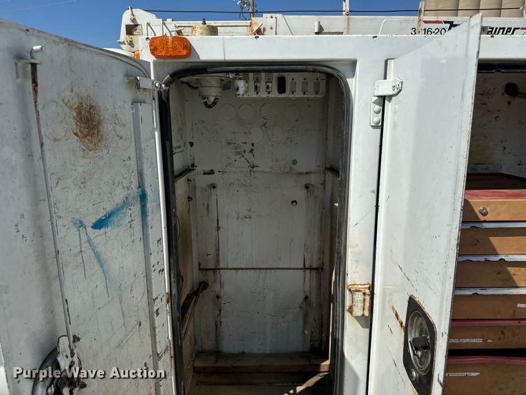 image for item MV9049 2007 GMC Sierra 3500HD utility bed pickup truck