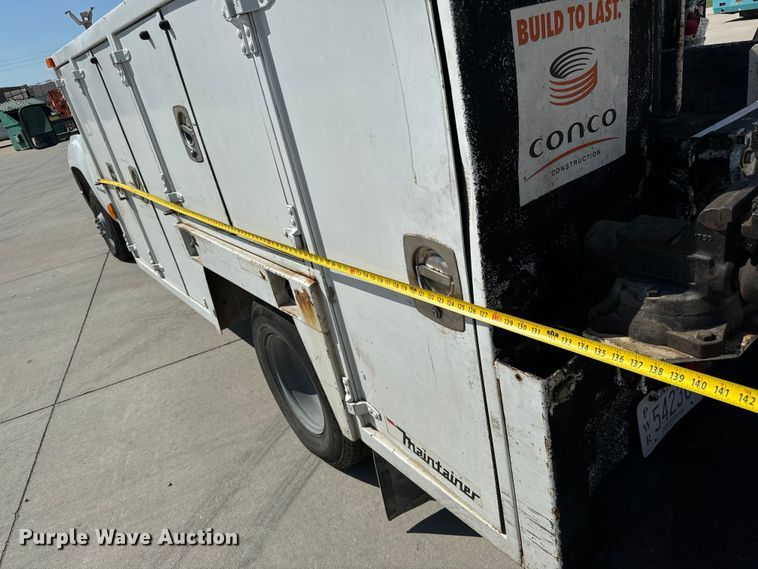 image for item MV9049 2007 GMC Sierra 3500HD utility bed pickup truck