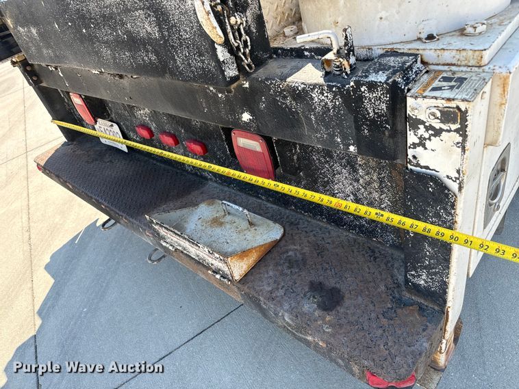 image for item MV9049 2007 GMC Sierra 3500HD utility bed pickup truck