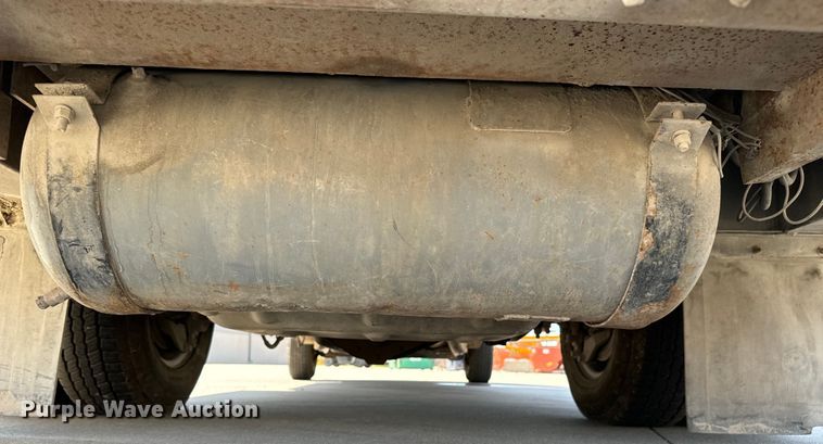 image for item MV9049 2007 GMC Sierra 3500HD utility bed pickup truck