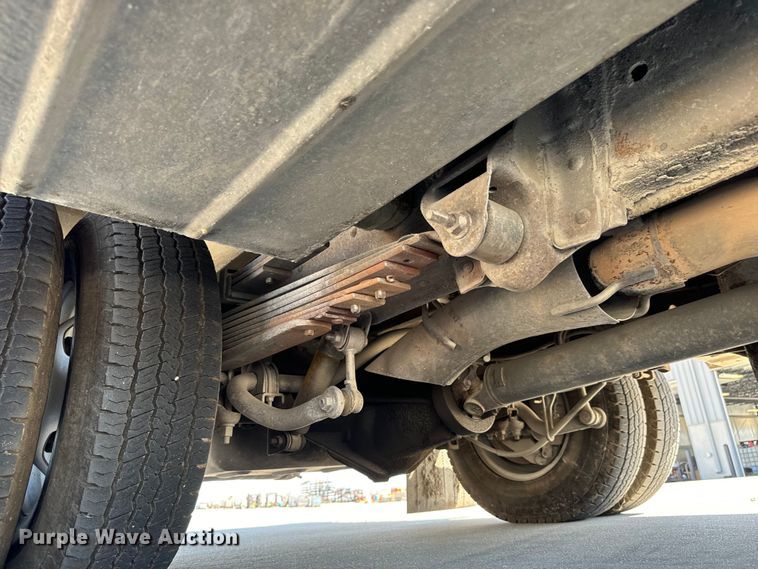 image for item MV9049 2007 GMC Sierra 3500HD utility bed pickup truck