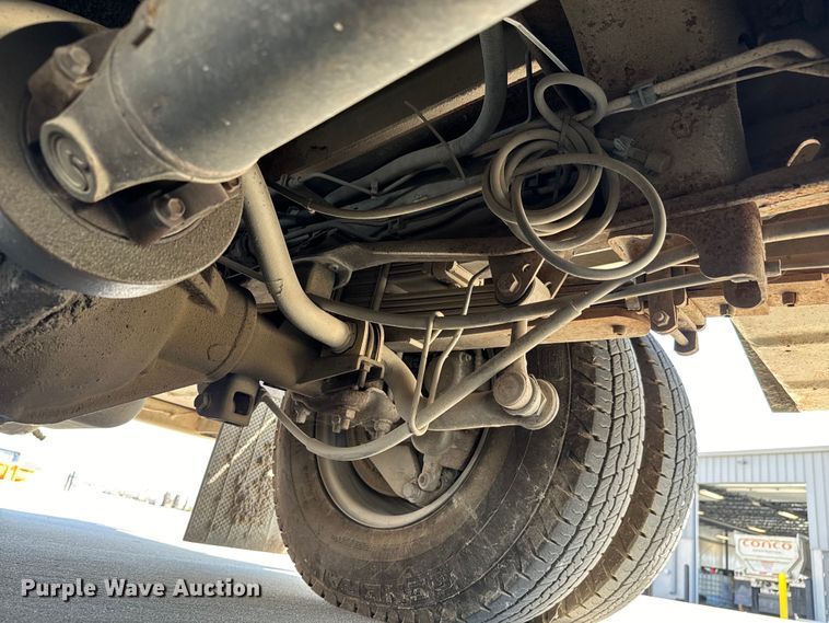 image for item MV9049 2007 GMC Sierra 3500HD utility bed pickup truck