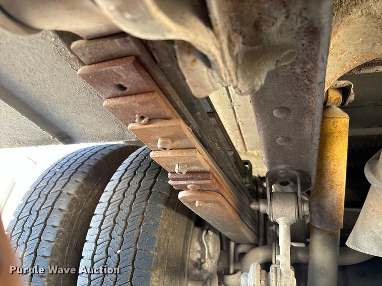 image for item MV9049 2007 GMC Sierra 3500HD utility bed pickup truck