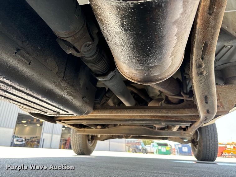 image for item MV9049 2007 GMC Sierra 3500HD utility bed pickup truck