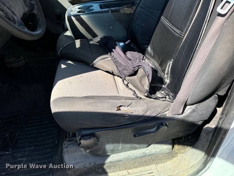 image for item MV9049 2007 GMC Sierra 3500HD utility bed pickup truck