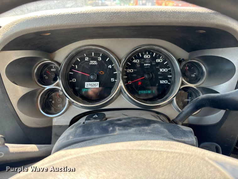 image for item MV9049 2007 GMC Sierra 3500HD utility bed pickup truck