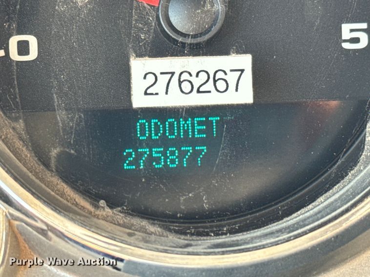 image for item MV9049 2007 GMC Sierra 3500HD utility bed pickup truck