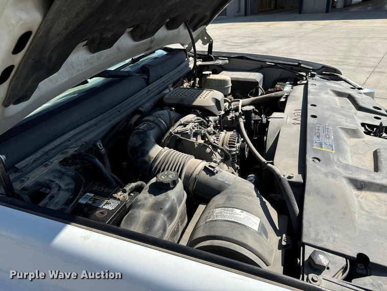 image for item MV9049 2007 GMC Sierra 3500HD utility bed pickup truck