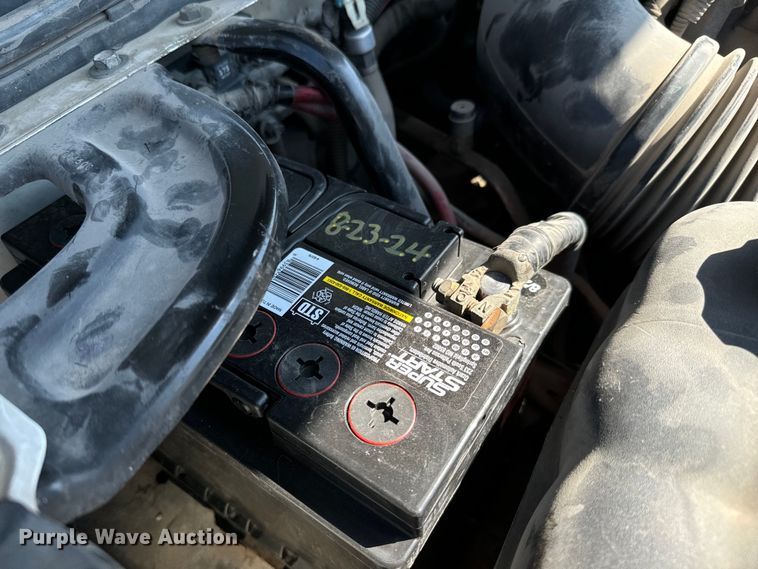 image for item MV9049 2007 GMC Sierra 3500HD utility bed pickup truck