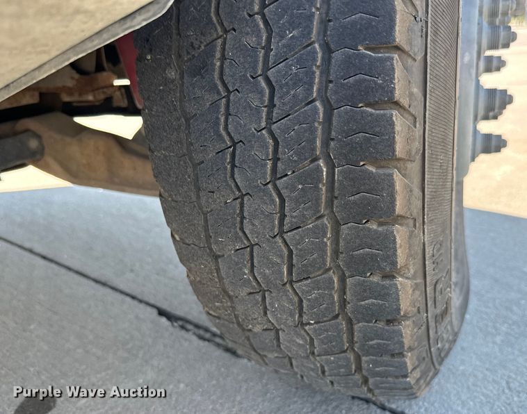 image for item MV9049 2007 GMC Sierra 3500HD utility bed pickup truck