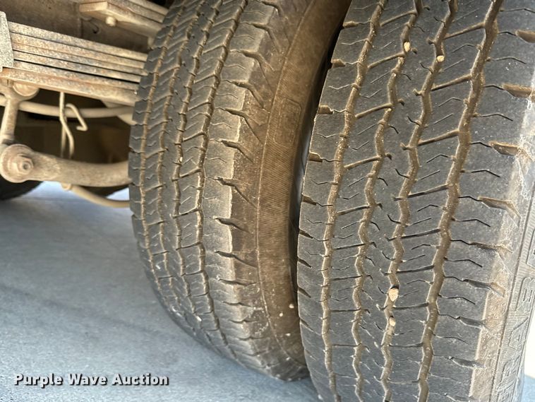 image for item MV9049 2007 GMC Sierra 3500HD utility bed pickup truck