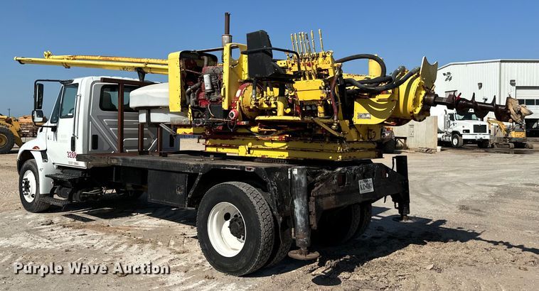 image for item NQ9723 2005 International 4200 drilling rig truck