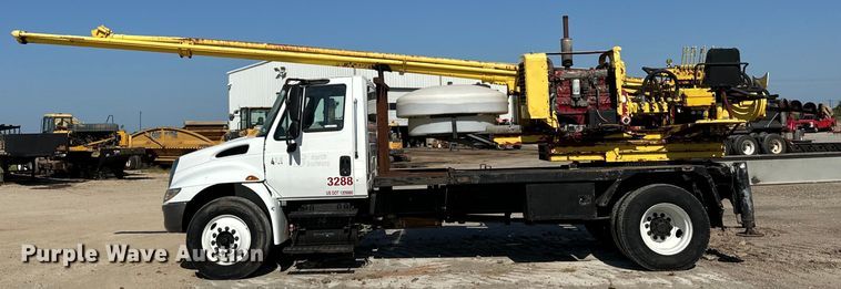 image for item NQ9723 2005 International 4200 drilling rig truck