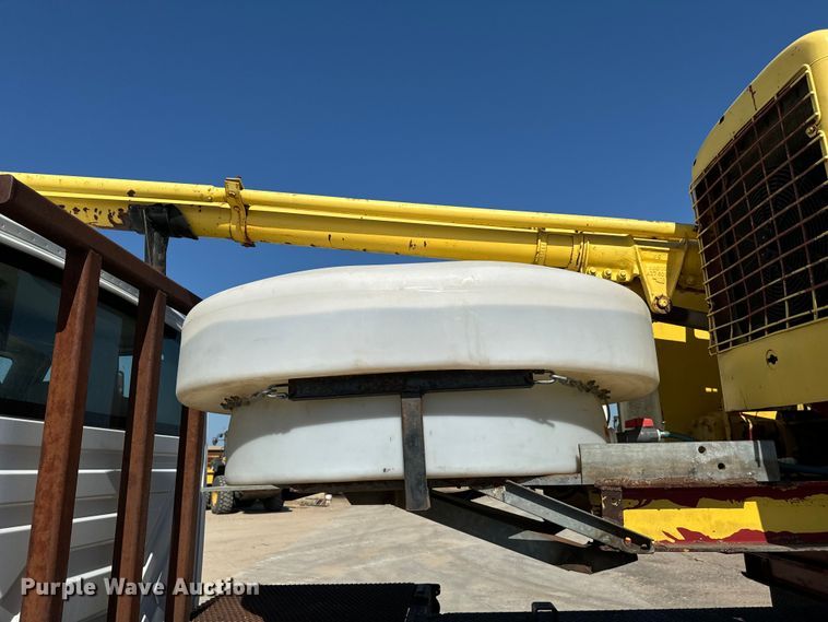 image for item NQ9723 2005 International 4200 drilling rig truck