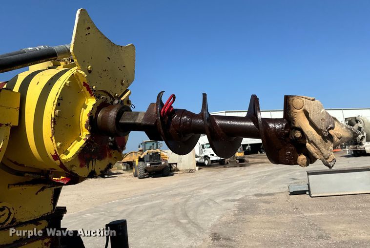 image for item NQ9723 2005 International 4200 drilling rig truck