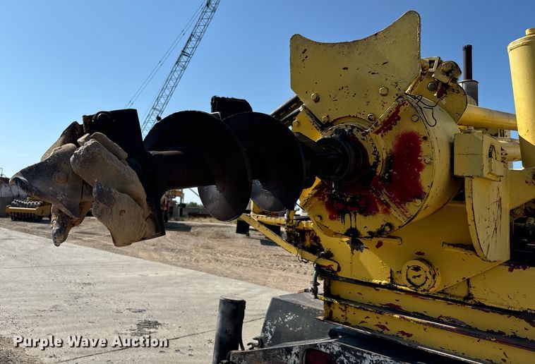 image for item NQ9723 2005 International 4200 drilling rig truck