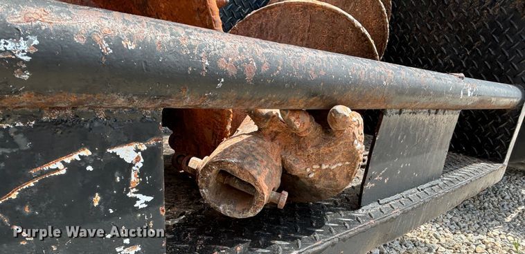 image for item NQ9723 2005 International 4200 drilling rig truck