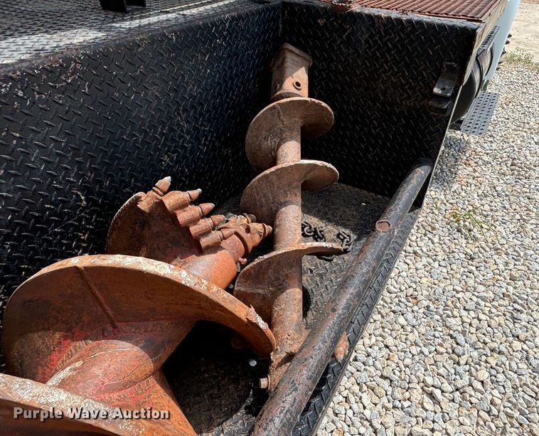 image for item NQ9723 2005 International 4200 drilling rig truck