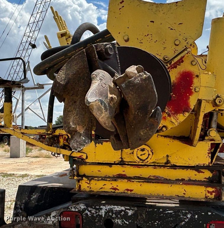 image for item NQ9723 2005 International 4200 drilling rig truck