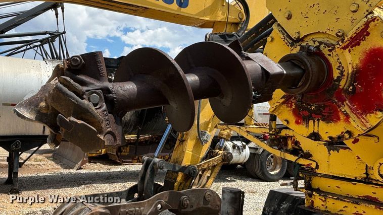 image for item NQ9723 2005 International 4200 drilling rig truck