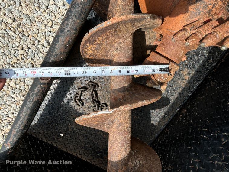 image for item NQ9723 2005 International 4200 drilling rig truck