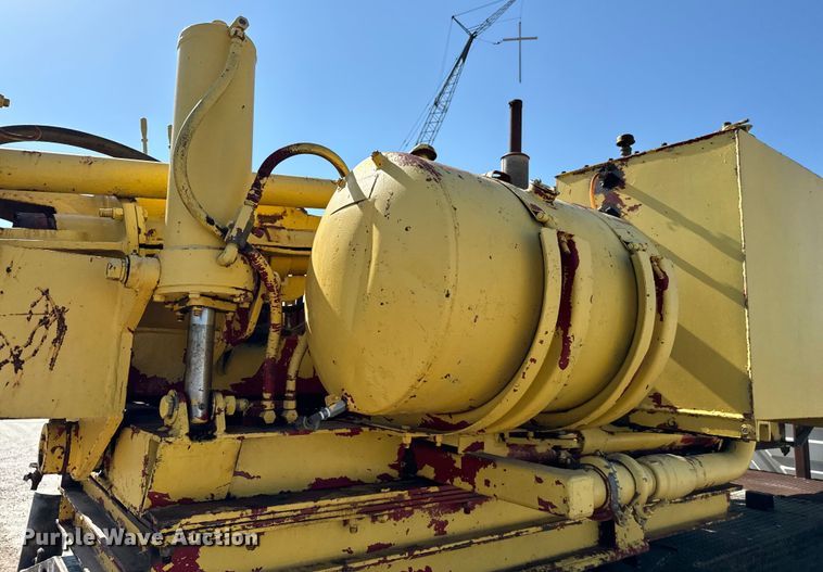 image for item NQ9723 2005 International 4200 drilling rig truck