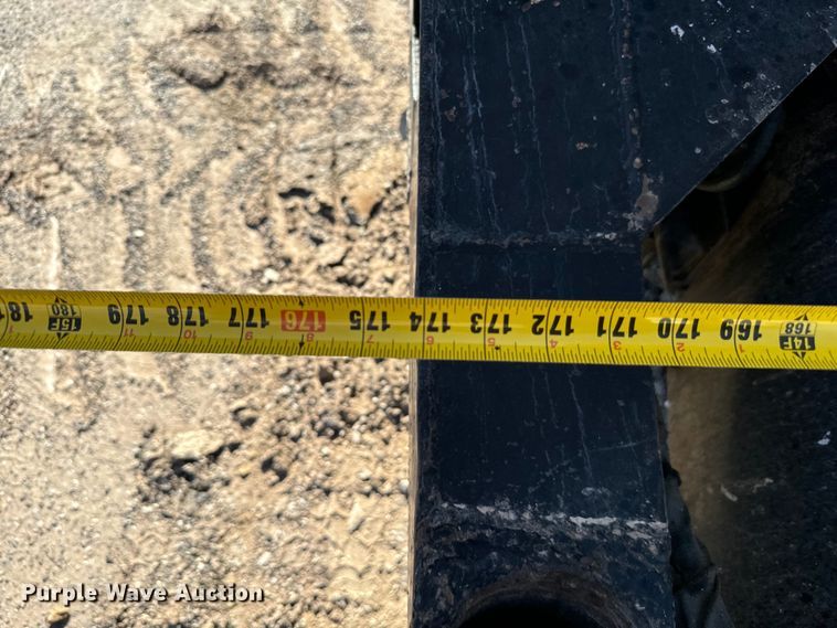 image for item NQ9723 2005 International 4200 drilling rig truck